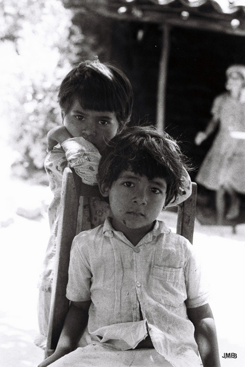 AÑO 1979 - BLANCO Y NEGRO - VIDA CAMPESINA EN PARAGUAY (JOSÉ MARÍA BLANCH)